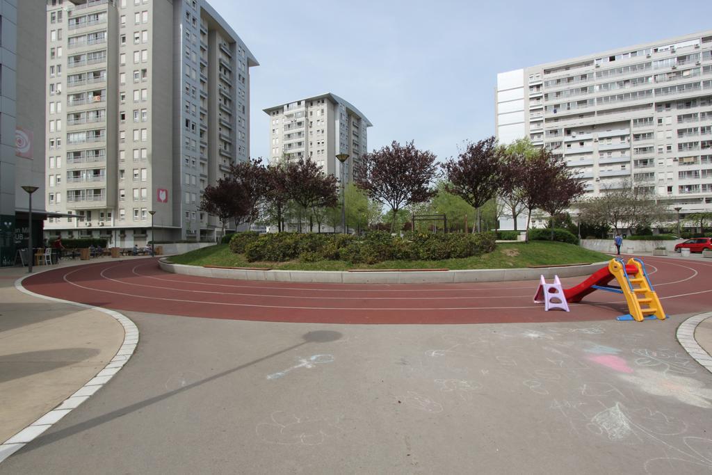 New Belgrade Apartments, Parking 5 Eur Per Day Exterior photo